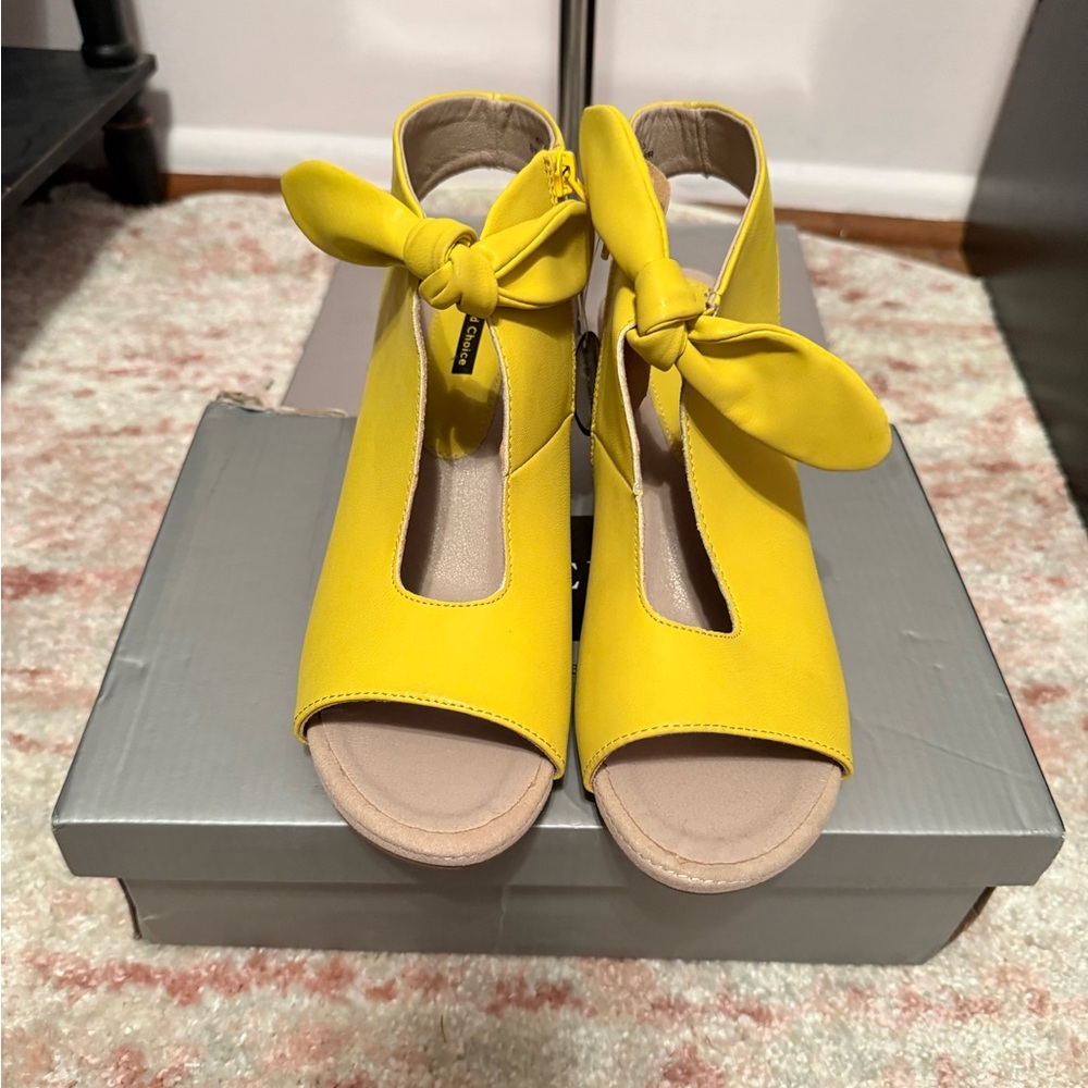 Good Chic Yellow Peep-Toe Tie-Front Block Heel Sandal - Picture 4 of 5
